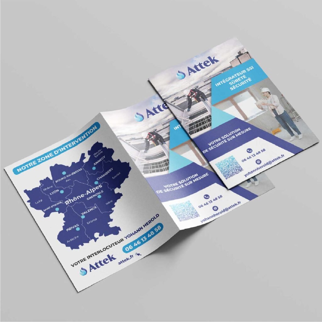 Brochure Attek dépliée avec pages de présentation.