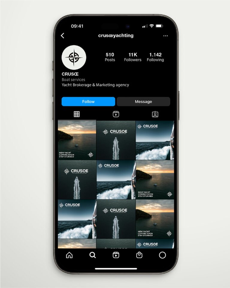 Interface instagram sombre du site Crusoe avec sélection de yachts.