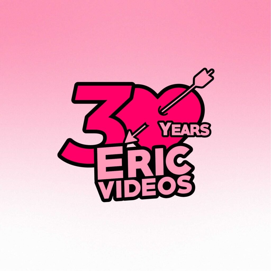 Logo 30 Years Eric Videos version classique avec flèche sur fond rose.