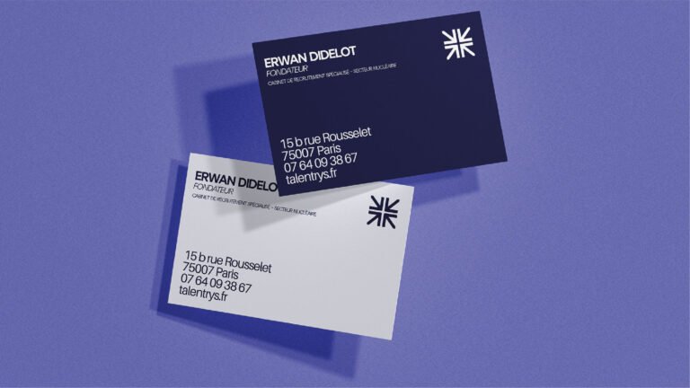 Cartes de visite Talentrys sur fond violet.